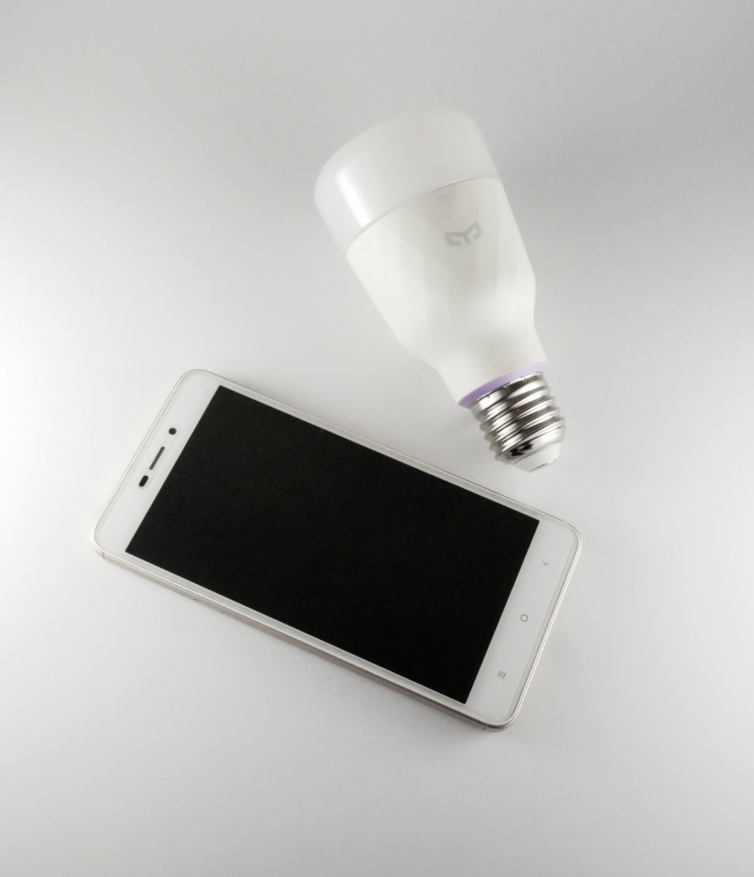 smart bulb that can be operated from a mobile phone